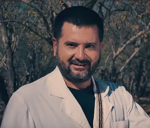 Con una hermosa historia, Jorge Rojas lanza el video Un humano Ms.